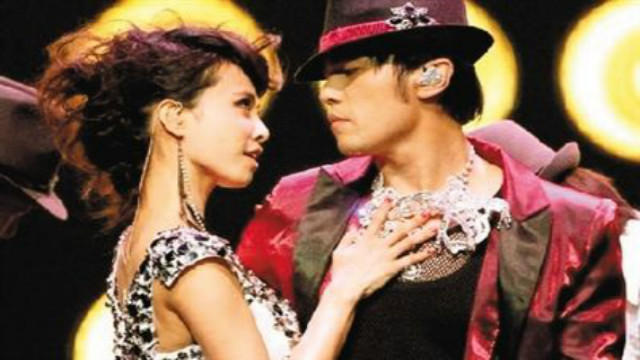 At the award ceremony of the Chinese Song List, Cai Yilin and Jay Chou were on the same stage again nine years later, but they did not look at each other during the whole process.