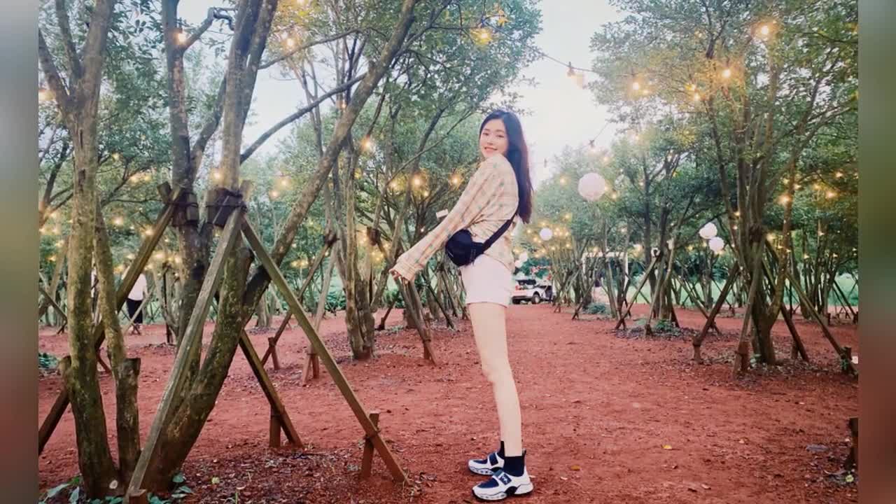 Lin Yun's legs are perfect! Externally elevated sneakers