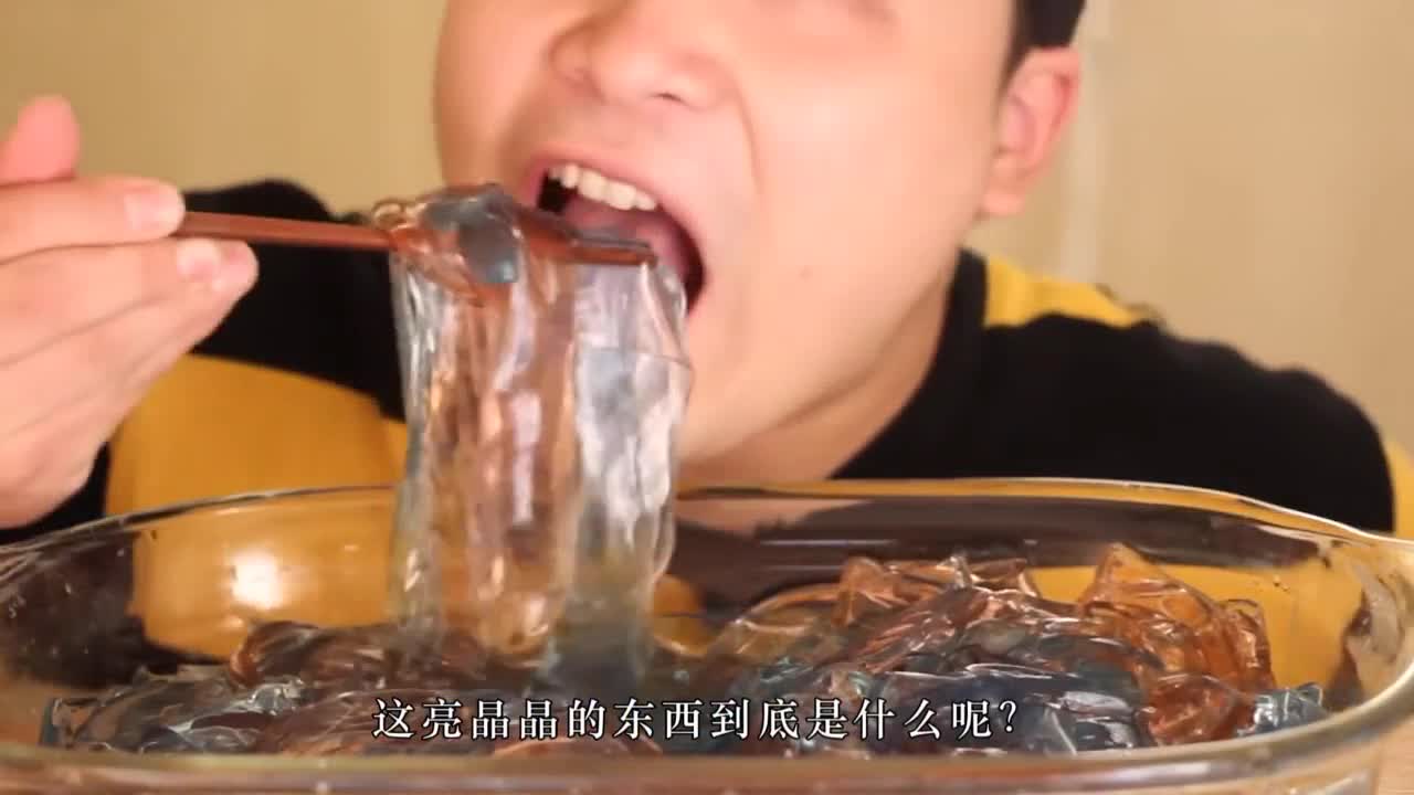 Daweiwang eats Korean super-hot delicacy "transparent noodles" and Chinese food: Isn't this bread noodles?