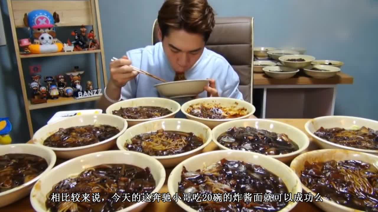 Benz challenged 20 bowls of fried noodles. Can this black paste really cut your mouth? See if he can finish it.