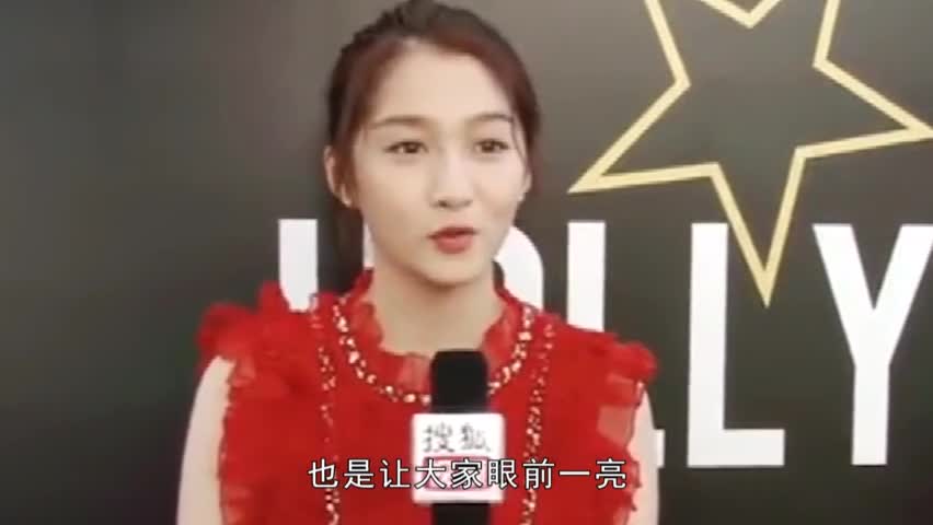 There is a kind of capriciousness called Guan Xiaotong wearing a 