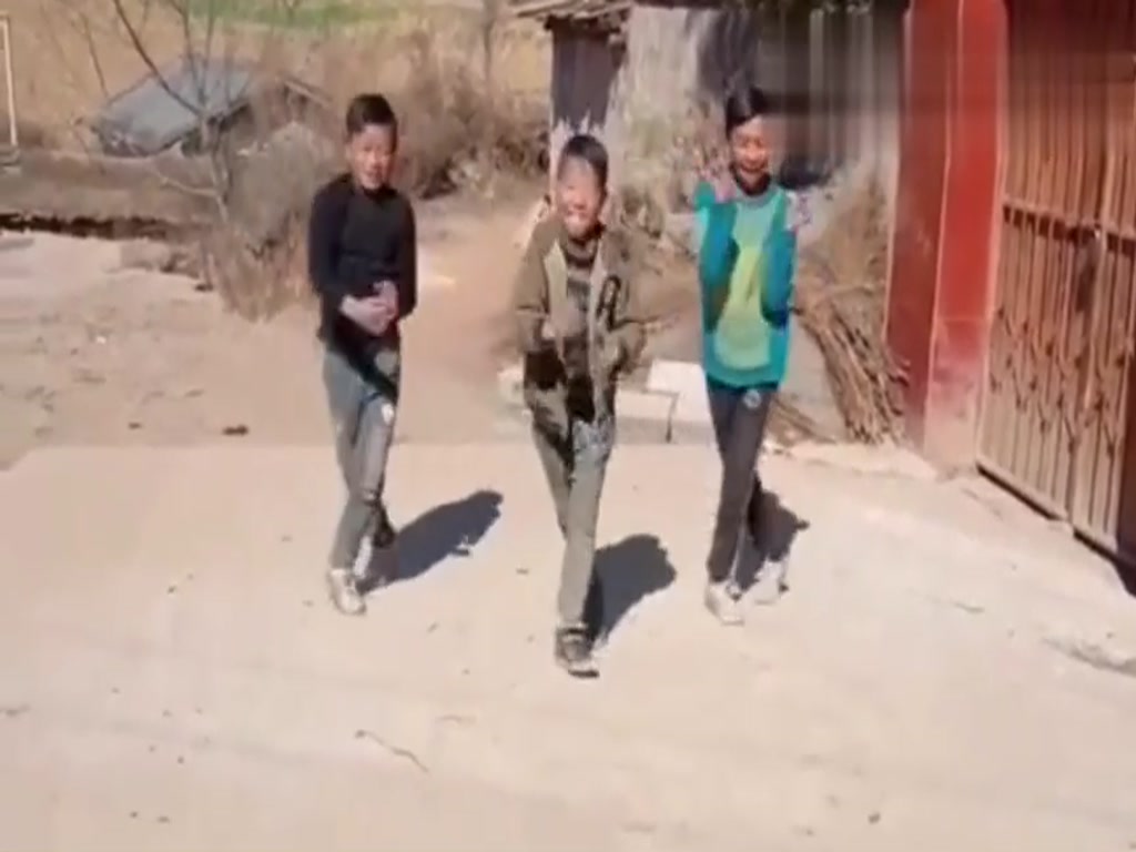 Rural children's fun, nothing to dance with!
