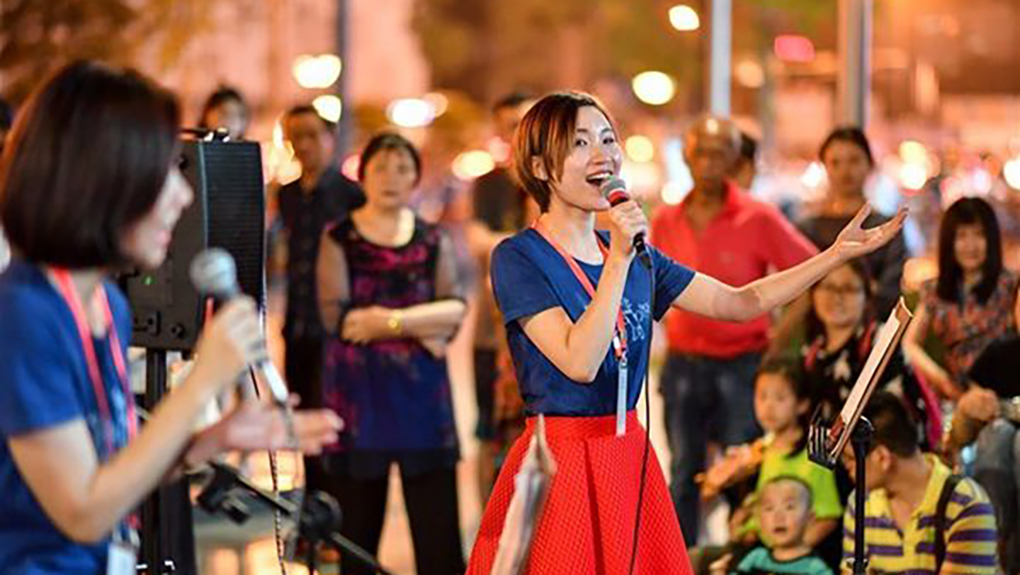 Hong Kong Street Beauty, dancing while singing videos, beautiful song!