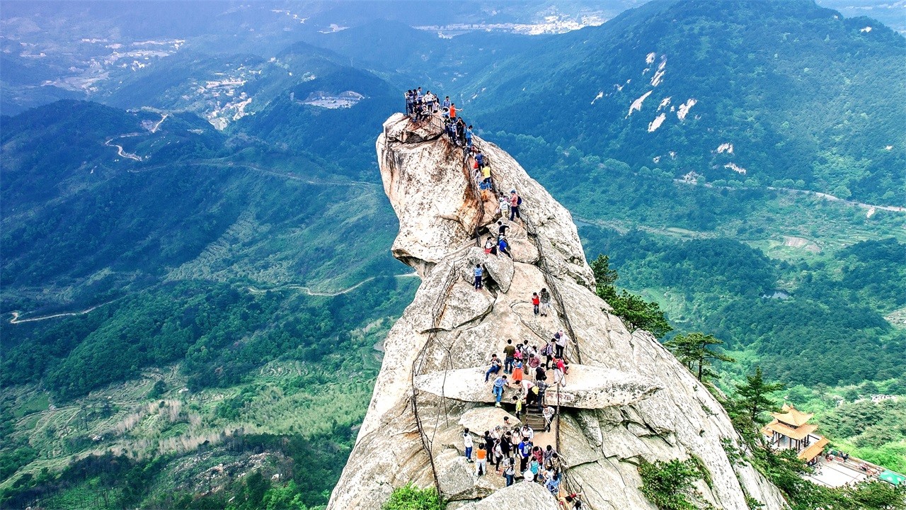 The most beautiful mountain in Hubei is not lost to Huashan at all, but it is forgotten because its name is not easy to remember.