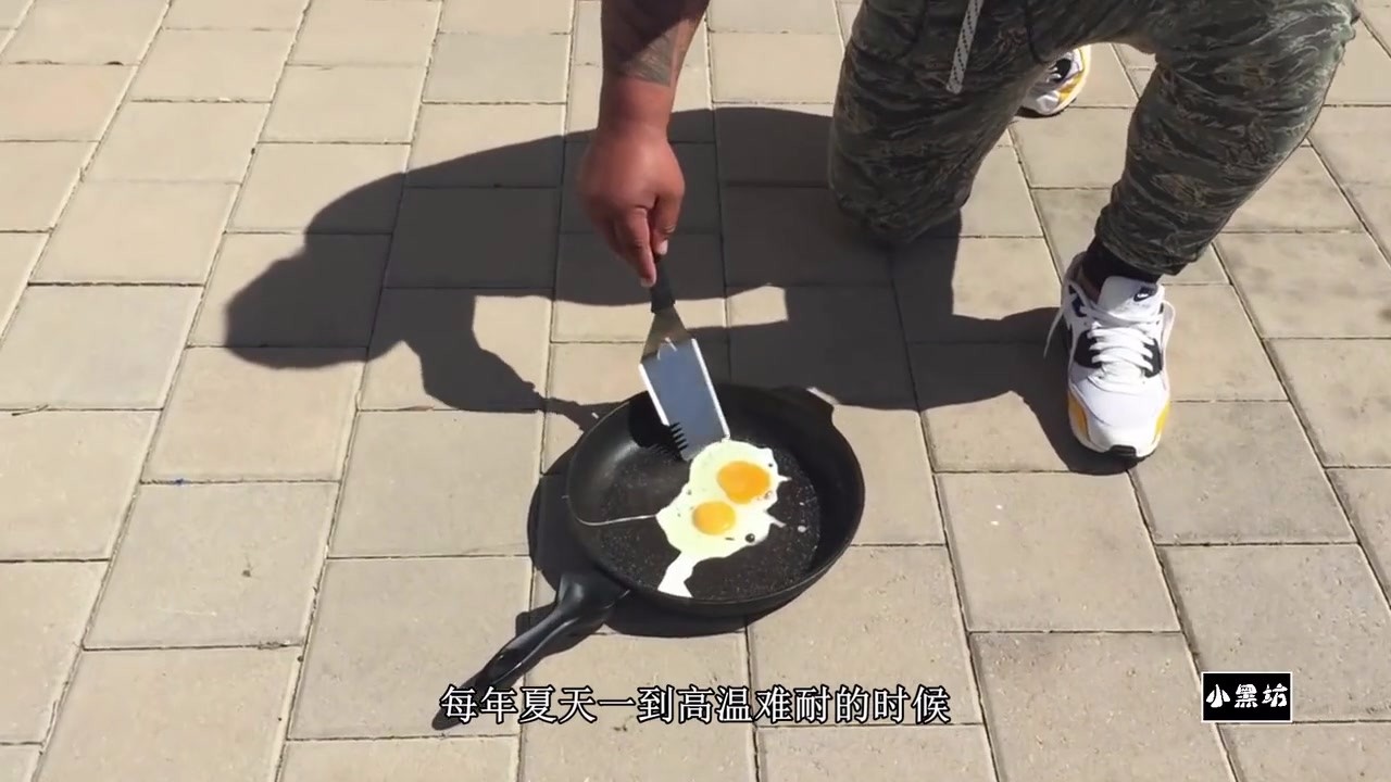 Fried eggs in front of the sun at high temperature, but they cooked unexpectedly.