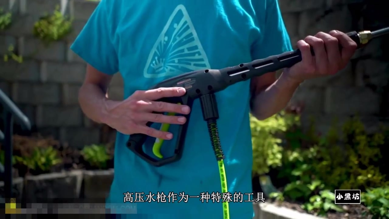 How can a high-pressure water gun rush to the skin and try a piece of pork? It's really powerful.