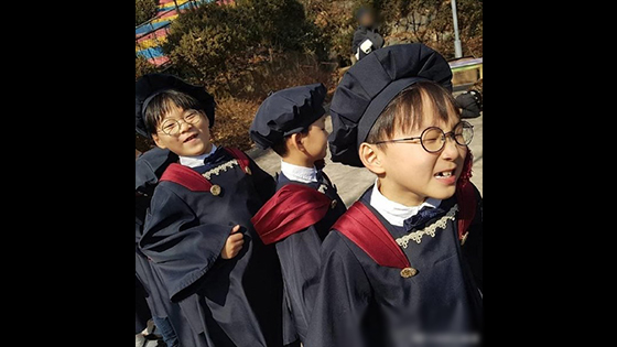 The Korean Triplets Cute Baby Minguk Speech on kindergarten graduation