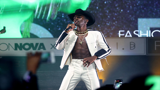 Lil Nas X performs Old Town Road LIVE reviewing.