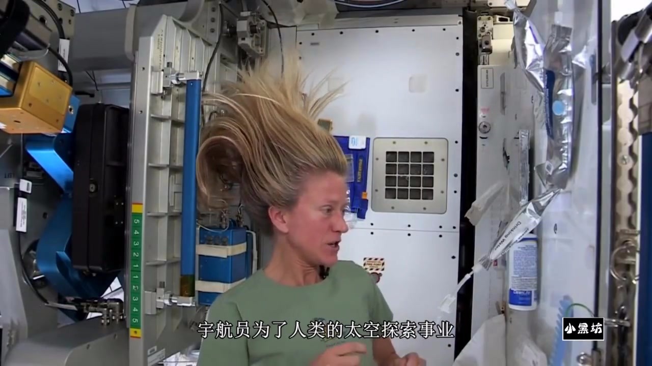 Astronauts in space are demonstrating how to wash their hair. It's going to fly.