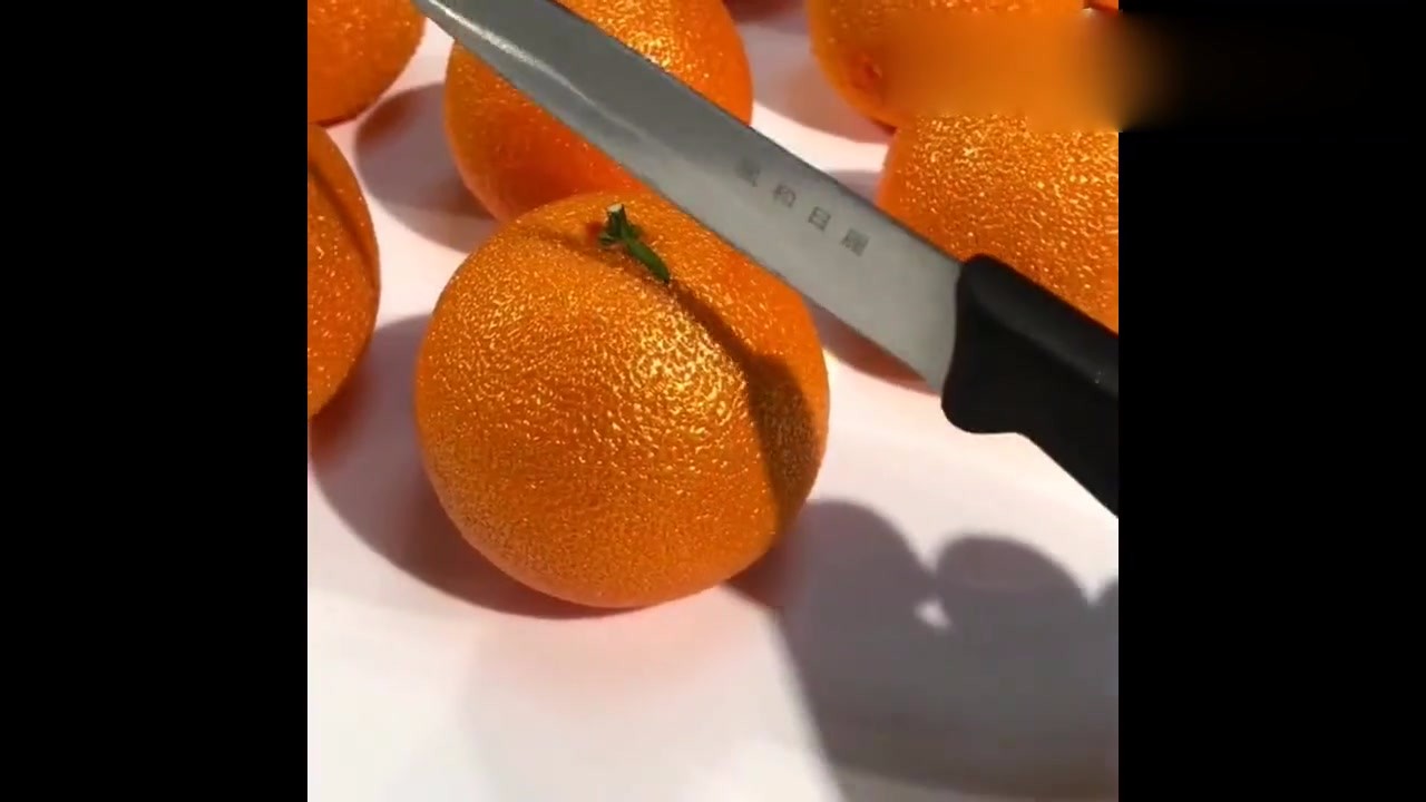 I thought it was an orange, but I didn't expect it would be like this. It was so realistic.