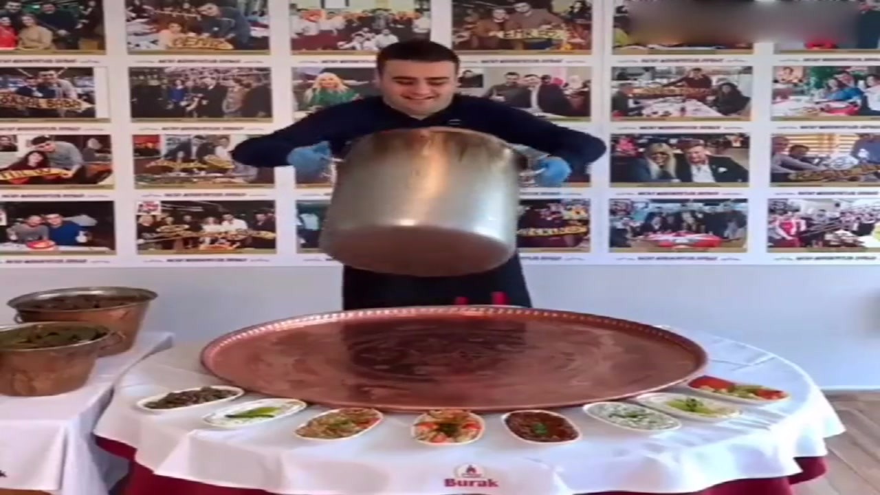 I heard that this is the Turkish pot with meat. When I open the pot, I don't want to eat it for a moment.
