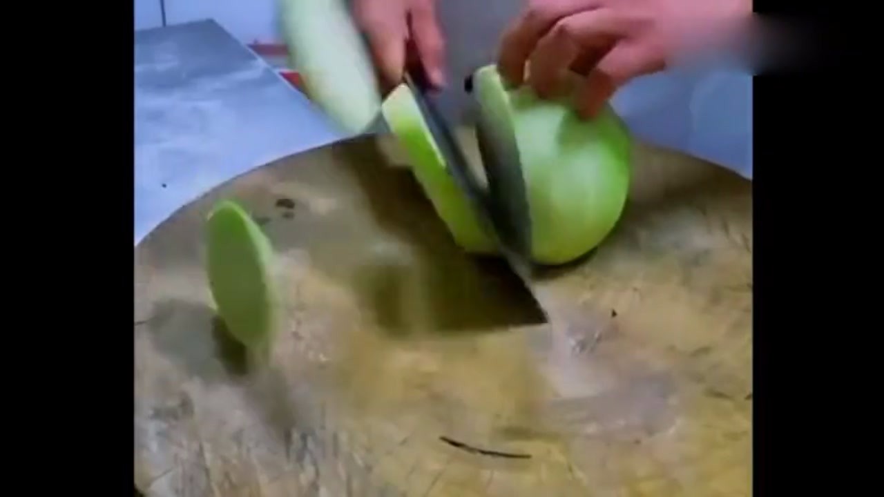 That's how the new employees in the store cut my vegetables. I'm so convinced.