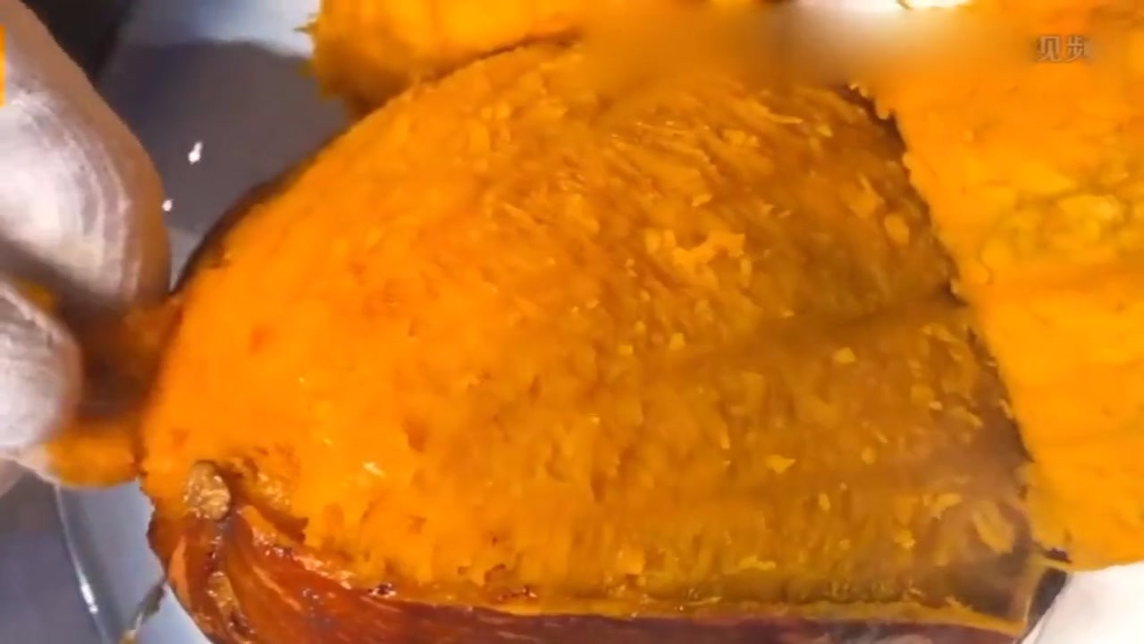 Ugly pumpkin, cut with a knife, soft, waxy and sweet, can not stop eating