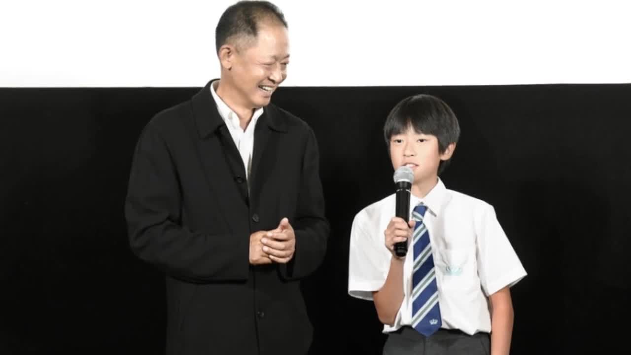 Wang Zhiwen, 53, and his son seldom share the same stage, and their father and son are deeply emotional.