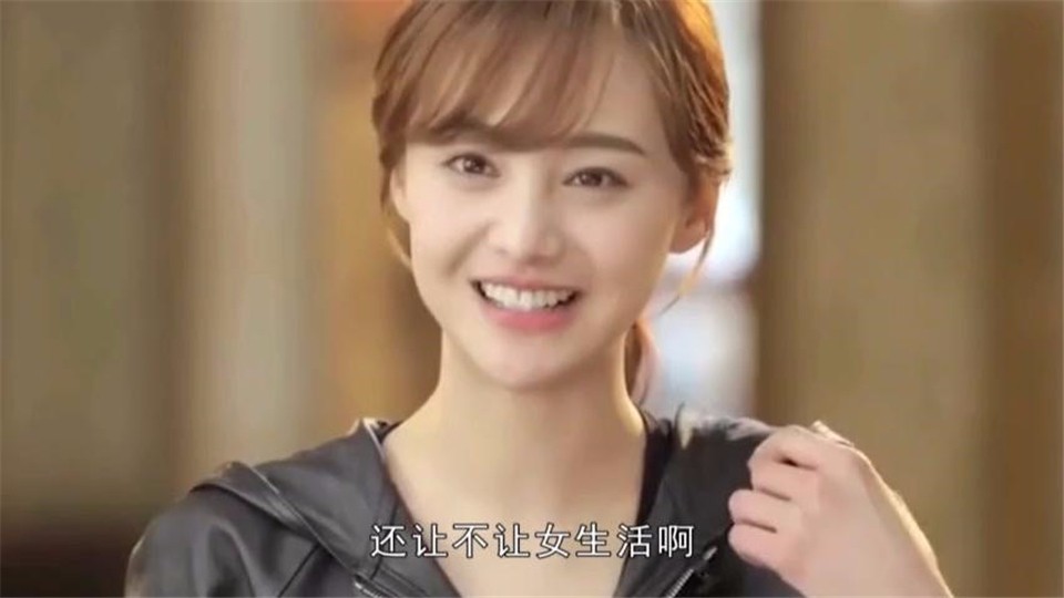 Zheng Shuang tried two skirts boldly to prove his thin legs. Unexpectedly, it contrasted sharply with the boys behind him.