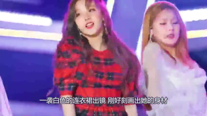 Song Yuqi, who has a delicate Barbie face, has a leg as thick as an iron pillar, accidentally exposing her real weight.