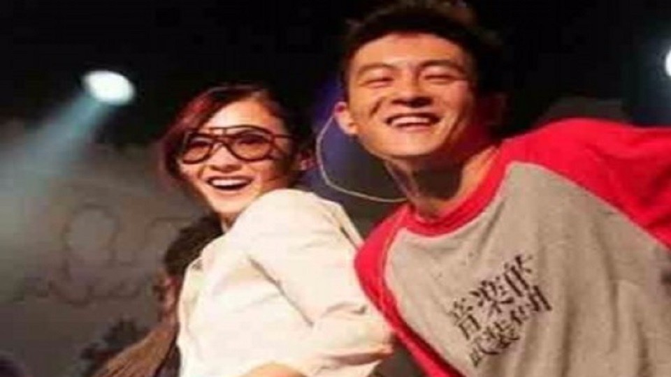 Cecilia Cheung was asked if she had taken photos with Edison Chen on her own initiative. She answered two words frankly.