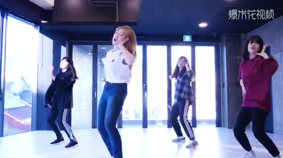 It's very touching to see Miss and Sister dancing the most popular dance of 2019, Rumor.
