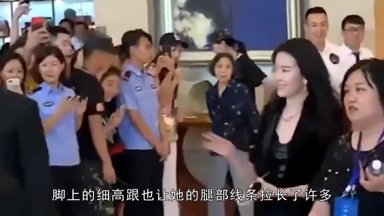 Is there too much difference between Liu Yifei's original and refined drawings? Is it better to be bloated than a passer-by?