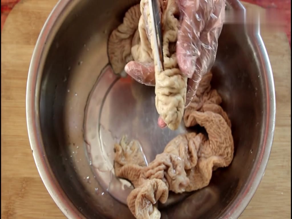 10 minutes cleaning process, pig large intestine clean thoroughly