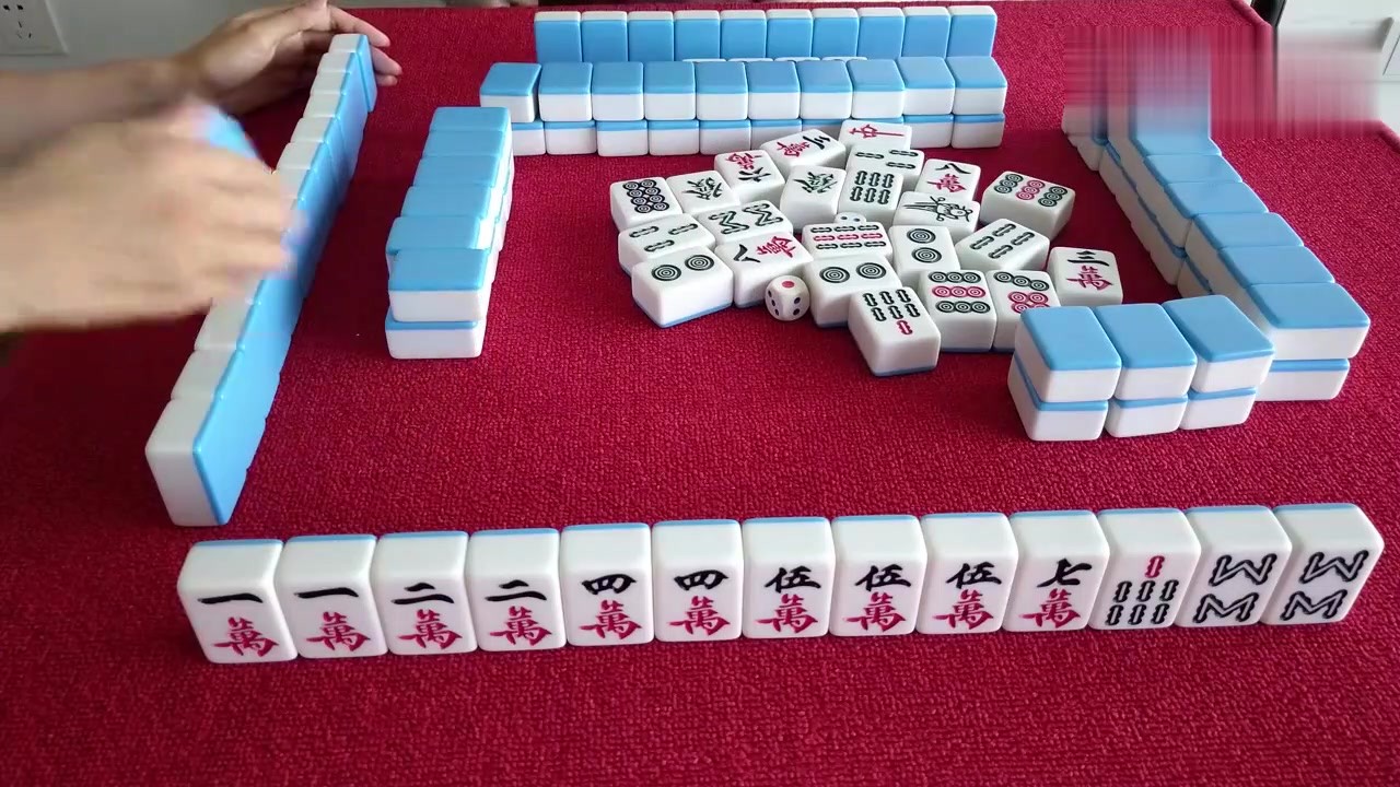 Mahjong: 40,000 and 20,000 bars finished by the young man, playing 18 Arhats in the same color. It's perfect.