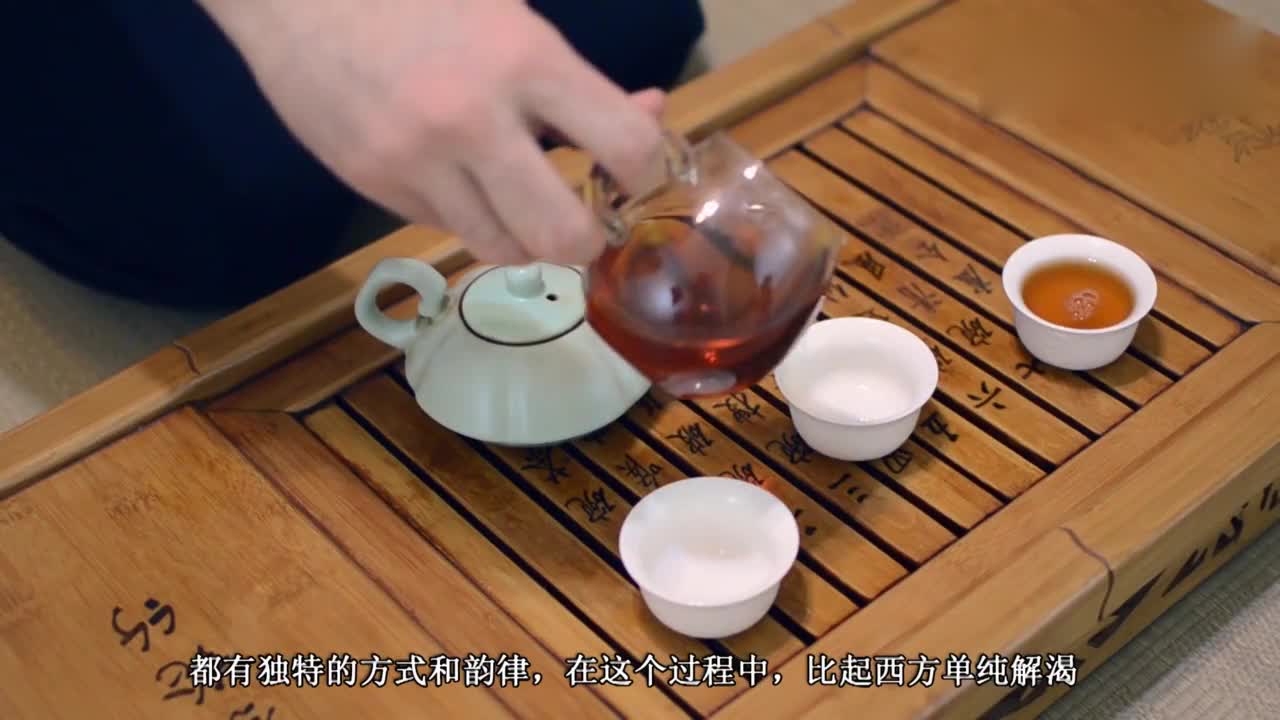 Foreigner curiosity: Chinese tea cup without handle, do not feel hot? Interpretation by netizens is very tasteful