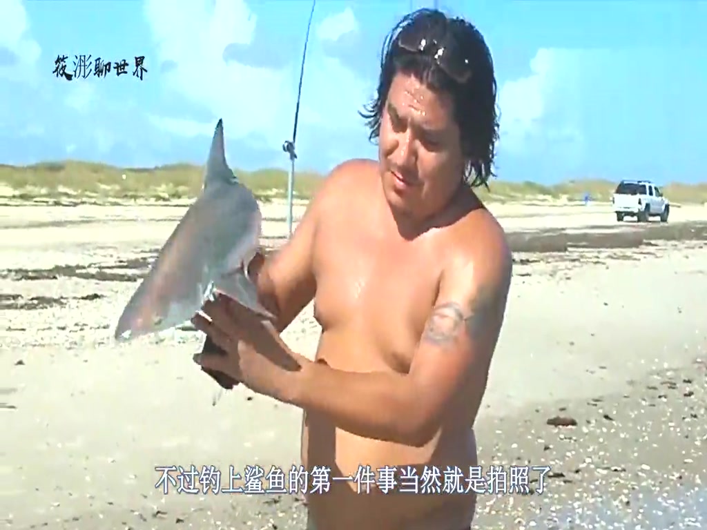 The man caught a small shark, and the next second when he was taking a picture, he had an accident. The camera recorded the whole process.
