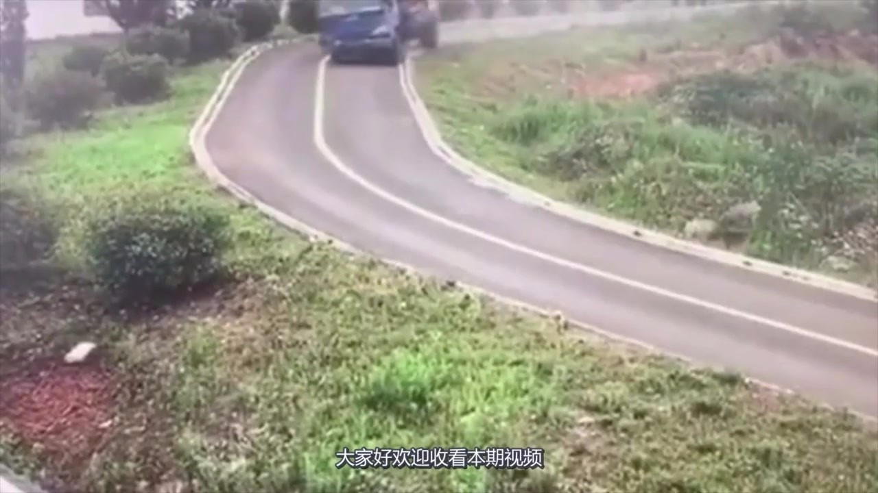 The old driver, blindly confident, even drifted around the corner, and now hit his face.