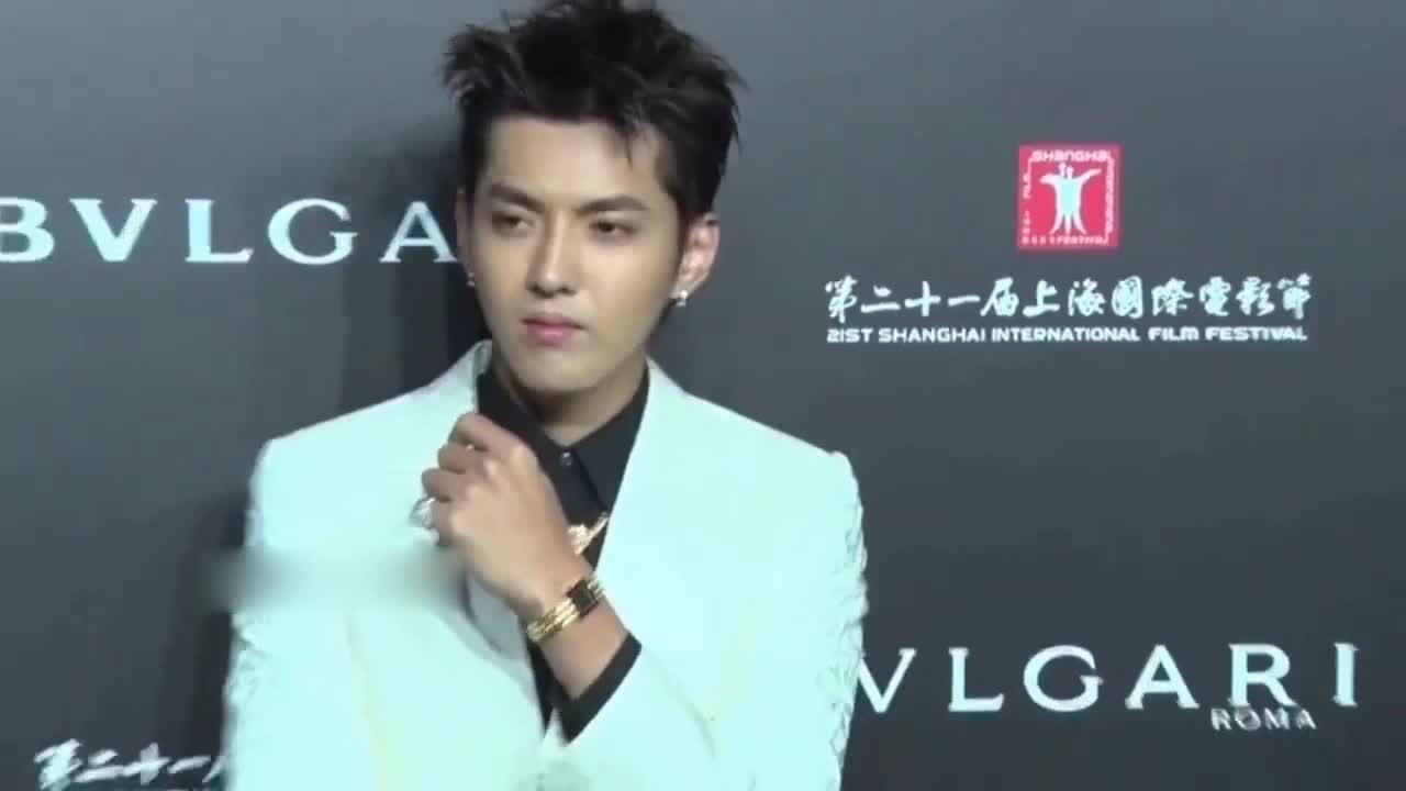Wu Yifan doesn't eat moon cakes on Mid-Autumn Festival, but only salad to keep fit?