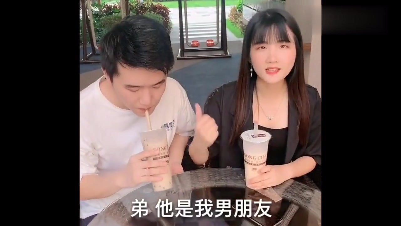 Chen Ting took her boyfriend to show her brother, who expected her brother's god-mending knife to make her face confused, netizen: It's funny.