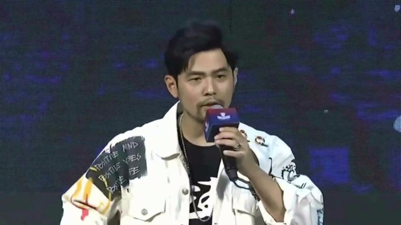 Jay Chou cool to cover up the second to change the 