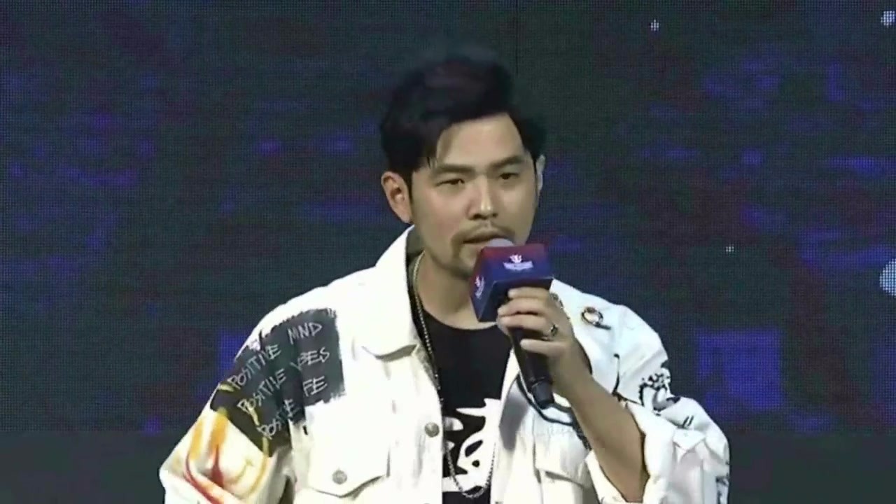 Jay Chou's account was counterfeited as his own personal online counterfeiting. I'm not so kind.