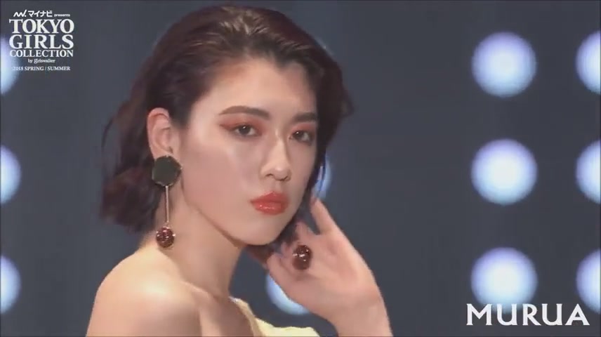 Ayaka Miyoshi Sexy Fashion Show Video