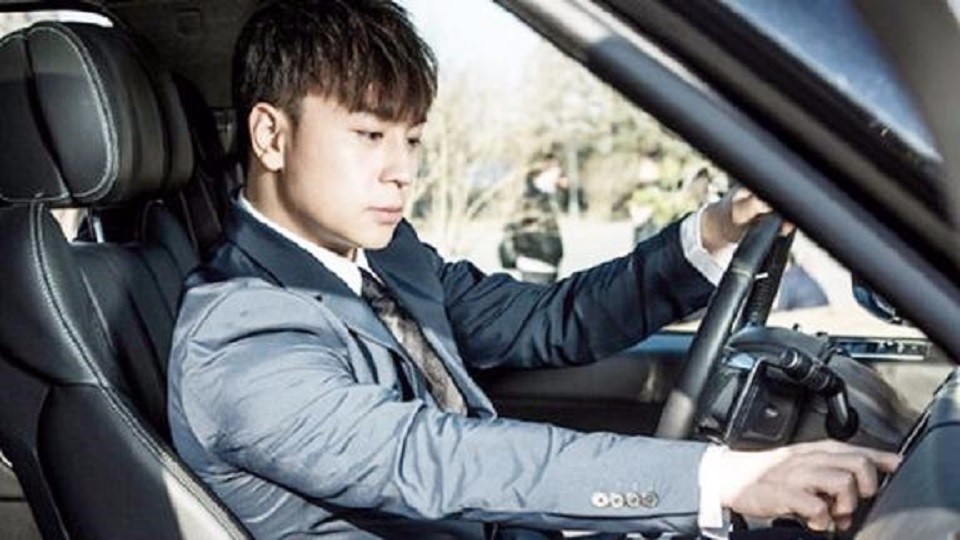 Why does Shi Xiaolong have no scenes to shoot, but numerous luxury cars? Netizen: See his industry in Henan