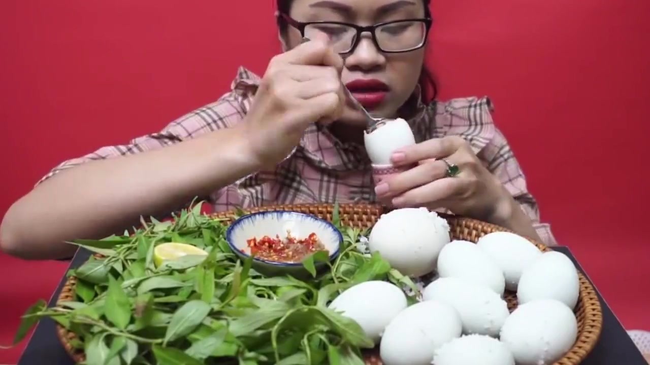 Big Sister Eats Salt Baked Duck Eggs, Vietnamese Favorite