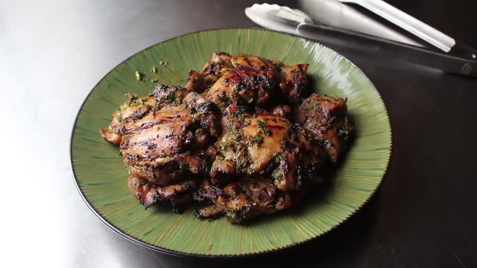 A delicious dish worth tasting - Pinggai Chicken (Lao Roast Chicken)