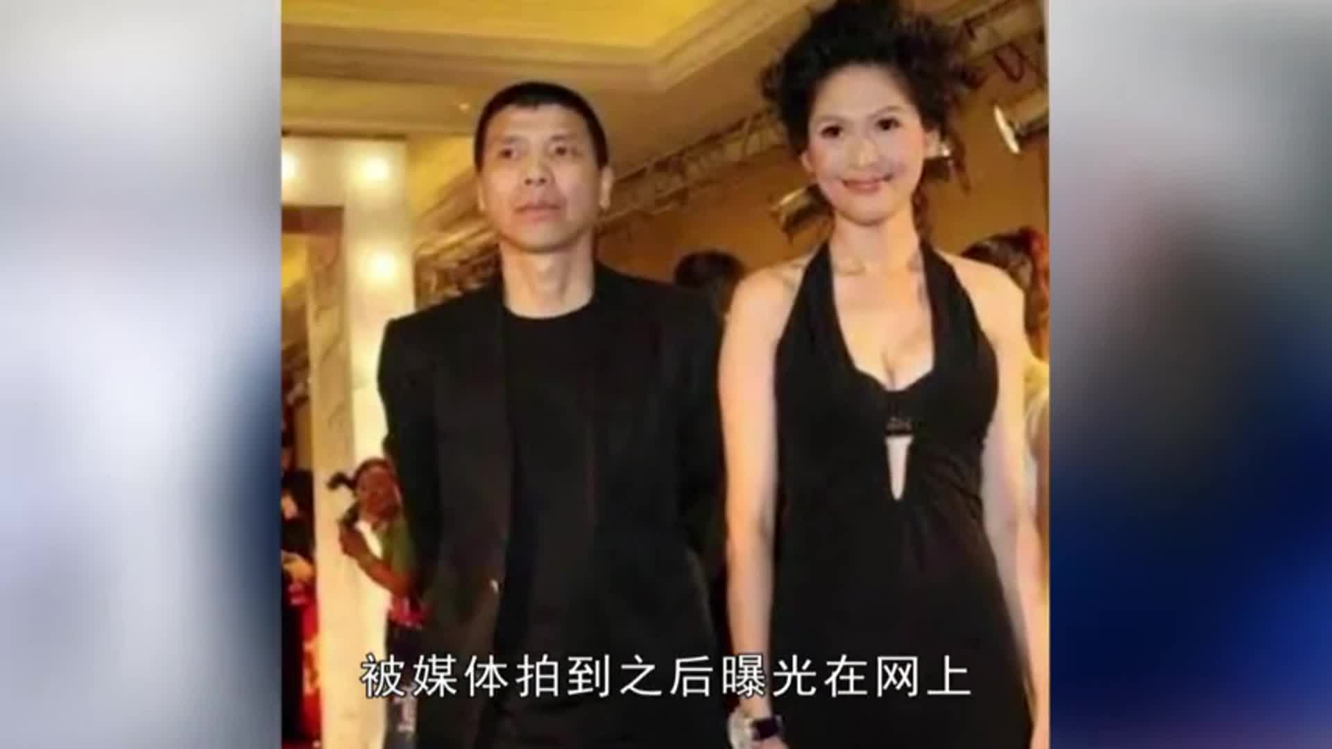 She was beaten up by Feng Xiaogang's ruined future and her marriage with Xu Fan. She is still single at the age of 39.