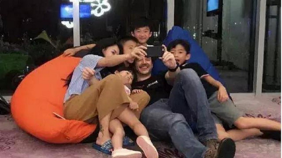 Cecilia Cheung finally stopped hiding! Open exposure with mysterious boyfriend intimate photo, netizens: Congratulations