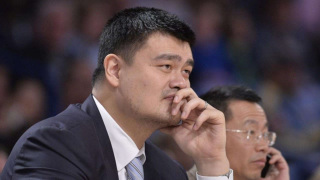 Yao Ming's EQ is very high. The first time I met Mr. Fu, I saw him like this. Yao Ming: You brought me here.