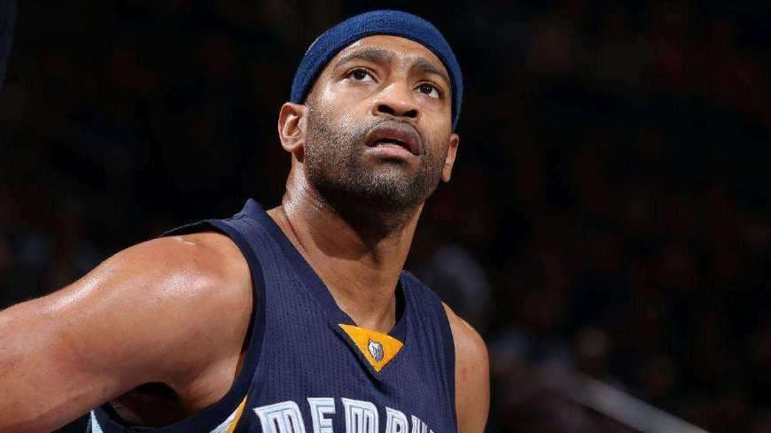 Eagle officially signed with 42 year old Vince Carter