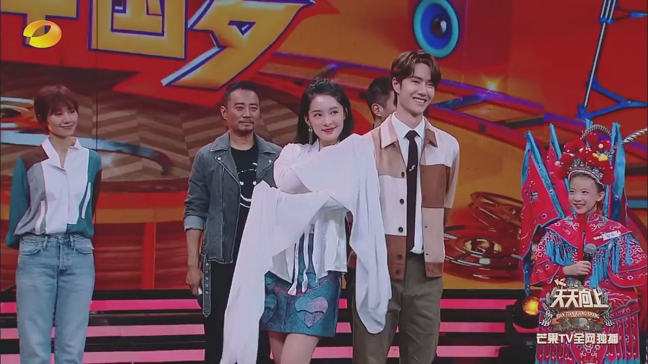 Day Day Up Li Qin Dive Sleeve Dance,Next to Wang Yibo is not calm