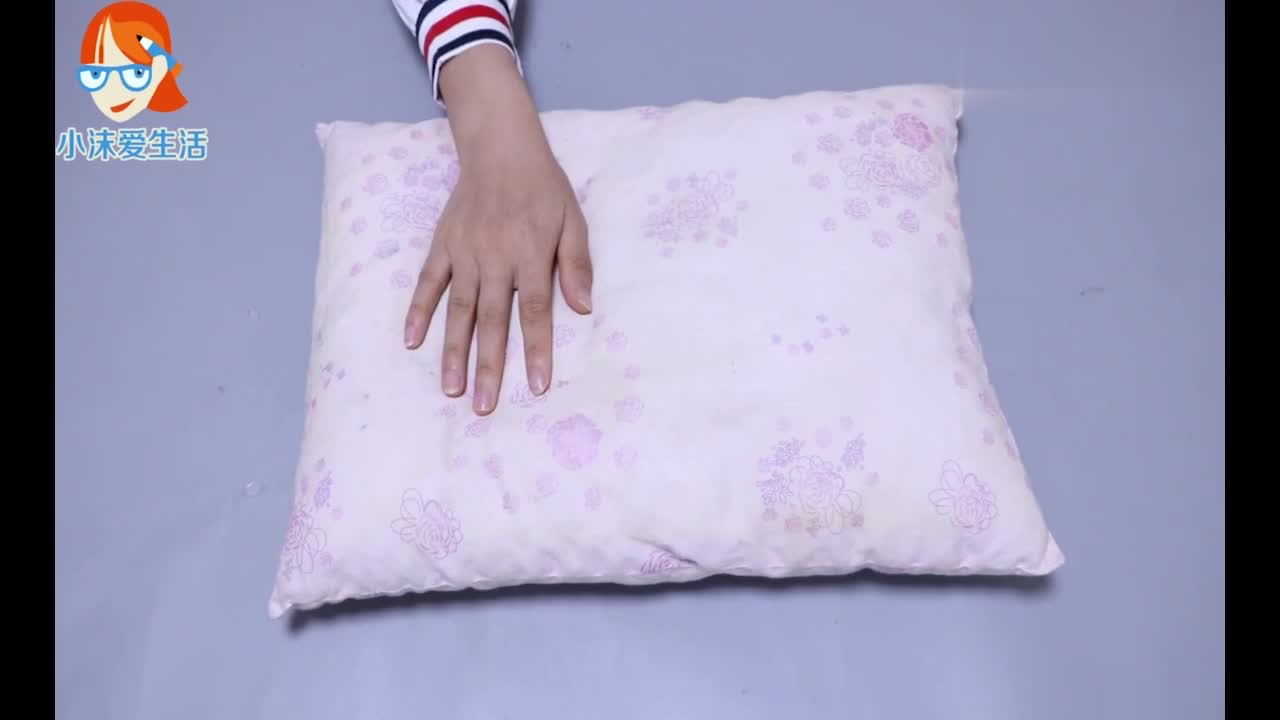 No matter how dirty or yellow the pillow is, teach you not to use a drop of water, wash it or dry it, and it will be as clean as new immediately.