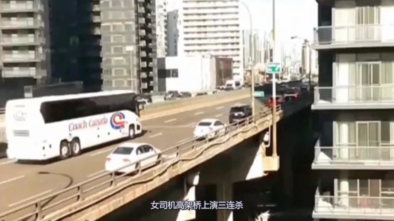 There were three killings on the viaduct. Five seconds later, the action of the female driver made people laugh and cry.