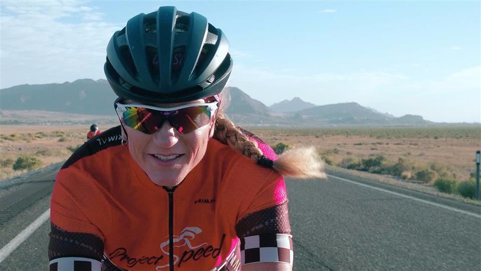 American women cyclists, 296 kilometers per hour! It's really cool. It's a face-to-face fight for women!