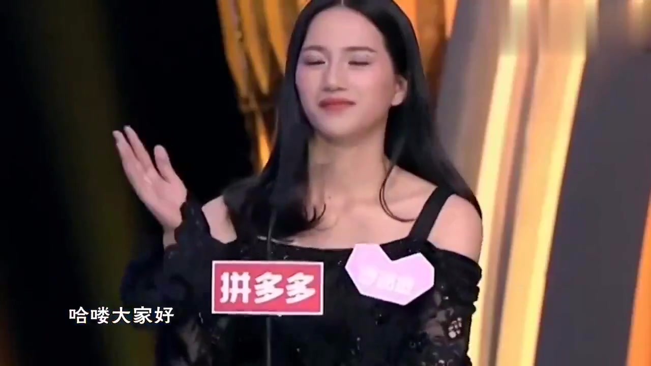 Hong Kong tycoon Liu Yunxiong's son pretends to be poor and blind, and when he comes on stage, he turns off the lights. Meng Fei laughs directly.