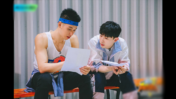 Deng Lun and Jeremy Lin are so warm in China basketball TV show- Game On