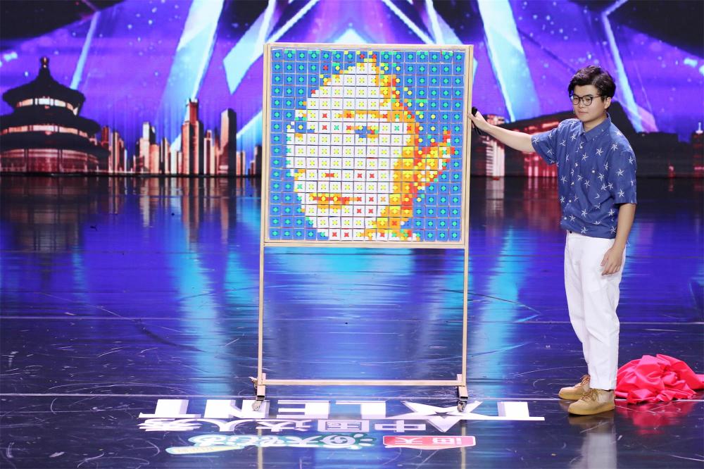 China's Got Talent Show:Magic Cube Got Talent Giving Yang Mi the Love Cube