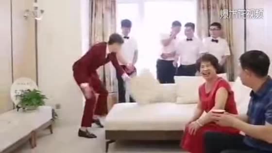 The groom found a group of bad friends to be his best man and made his mother-in-law laugh miserably.