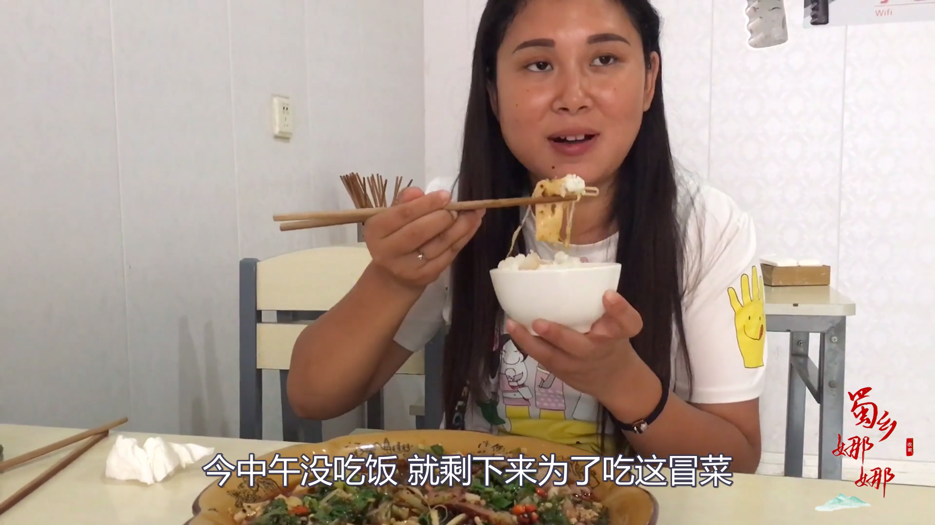 Sichuan rural daughter-in-law eats fake dishes at restaurants, one eats a basin, and finally packs soup.