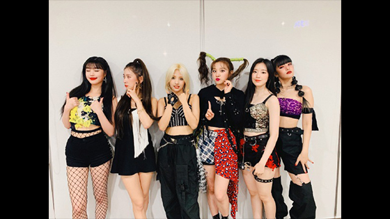 G I-DLE performs their debut song 